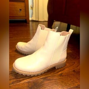 Ankle boots size 10, worn once!